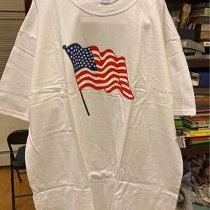 Gildan White T-Shirt with American Flag Graphic New sizes L,Xl Adults
